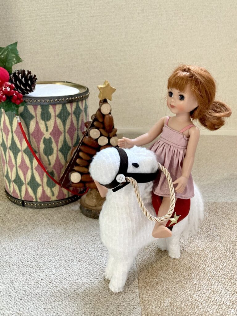 馬-リカちゃんサイズの人形を乗せて