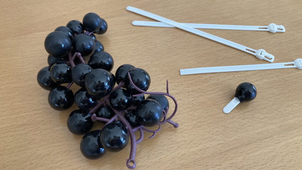 ままごとケーキ - イミテーションのブドウ